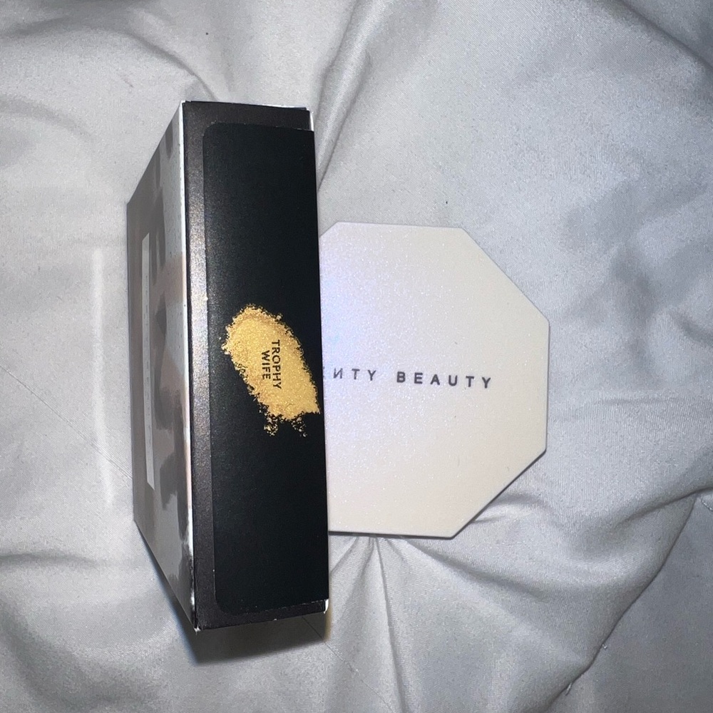 Fenty Beauty Gold Highlighter Radiant Glow